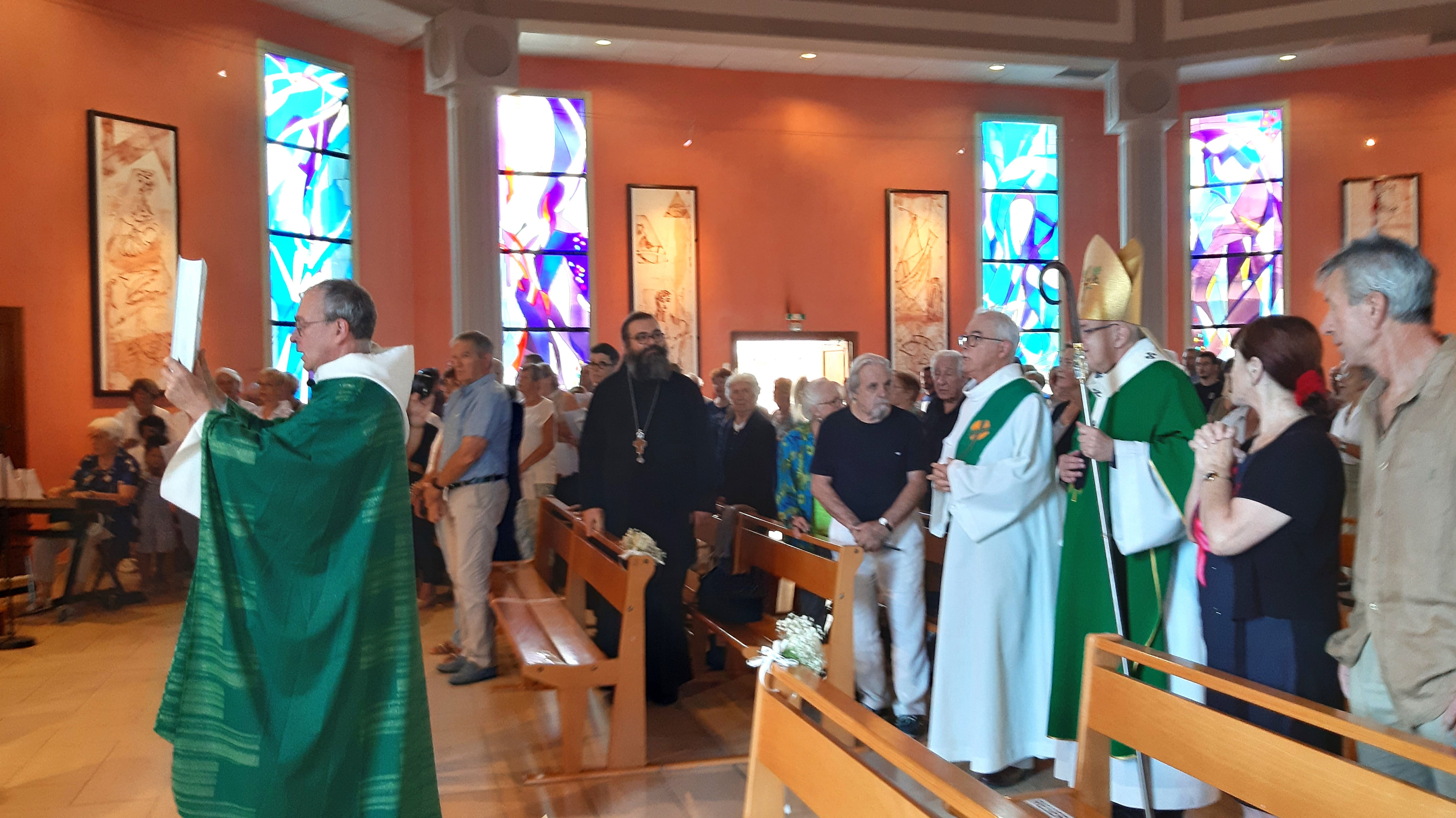 A 20230917 100620 procession entree min